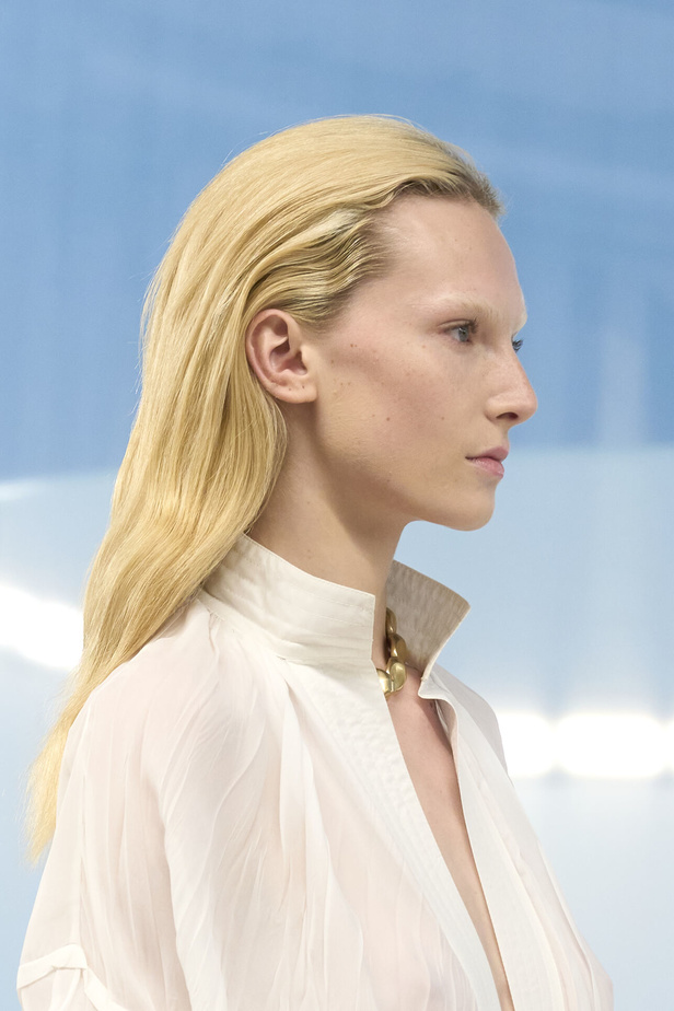 مجموعة Ferragamo تحيي موضة الجلد والقطع الرسمية في صيف 2024 