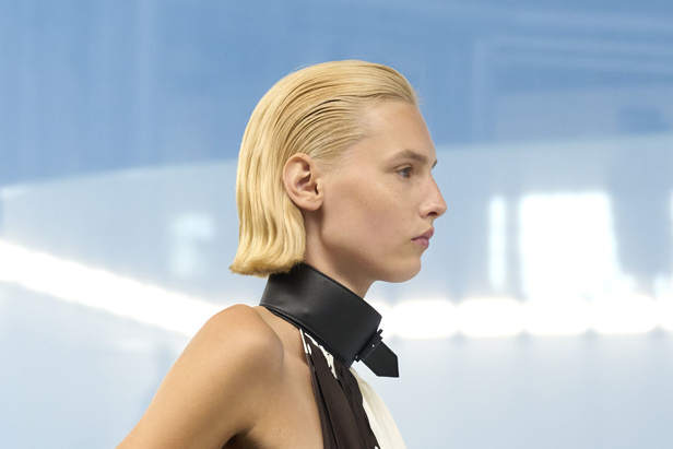 مجموعة Ferragamo تحيي موضة الجلد والقطع الرسمية في صيف 2024 