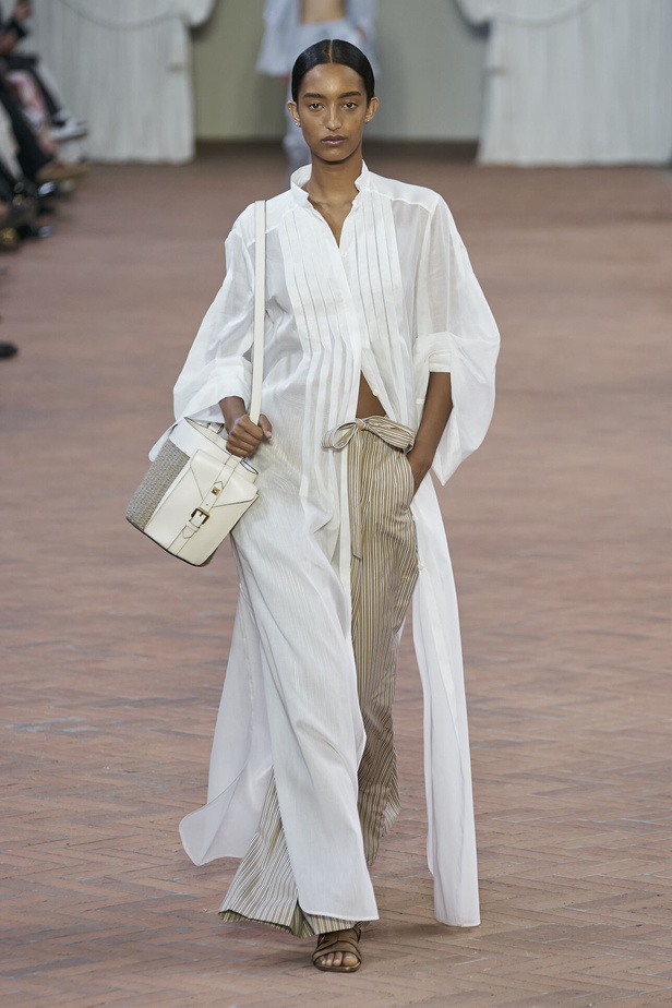 Alberta Ferretti تقدّم مجموعتها في ميلان بعنوان: الفستان الأبيض المثالي