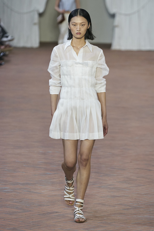 Alberta Ferretti تقدّم مجموعتها في ميلان بعنوان: الفستان الأبيض المثالي