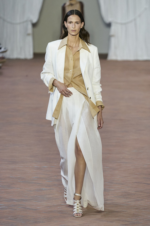 Alberta Ferretti تقدّم مجموعتها في ميلان بعنوان: الفستان الأبيض المثالي