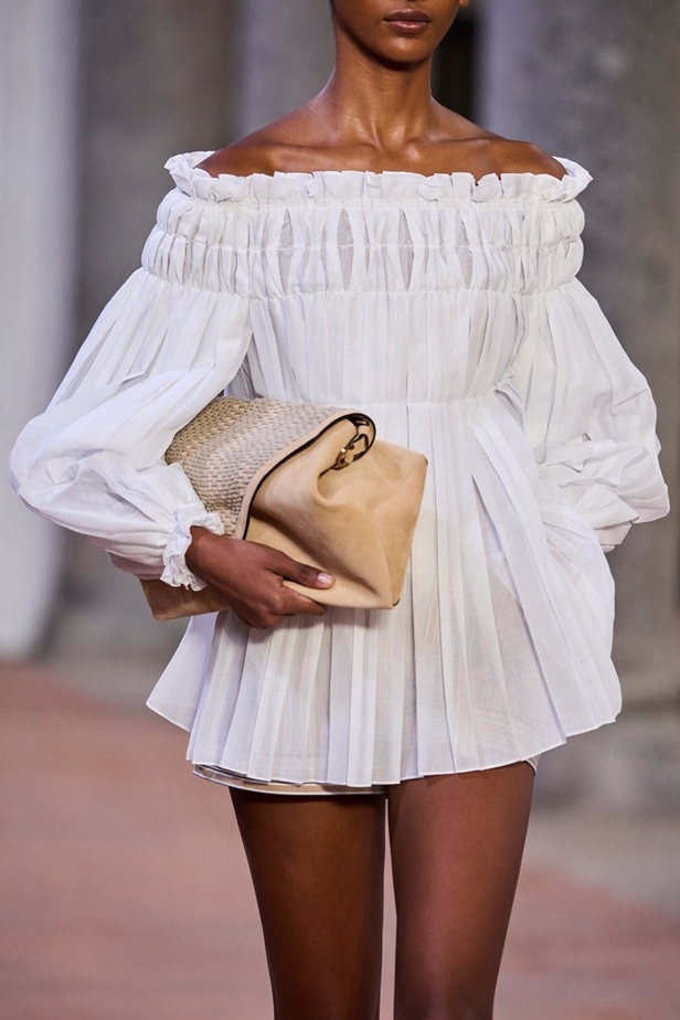 Alberta Ferretti تقدّم مجموعتها في ميلان بعنوان: الفستان الأبيض المثالي