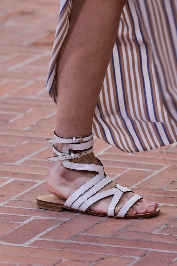 Alberta Ferretti تقدّم مجموعتها في ميلان بعنوان: الفستان الأبيض المثالي