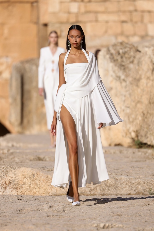 مجموعة أزياء دار جورج حبيقة الجاهزة لربيع وصيف 2024