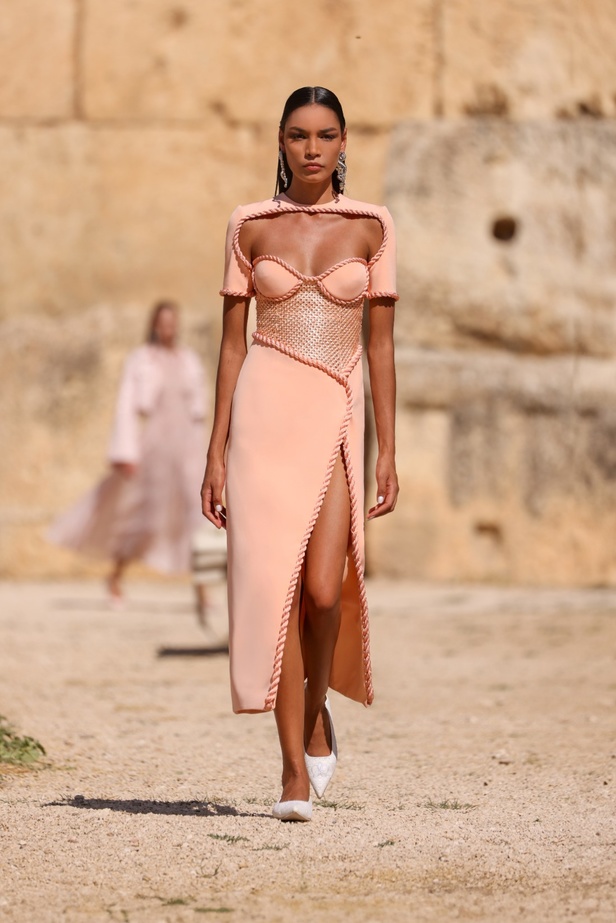 مجموعة أزياء دار جورج حبيقة الجاهزة لربيع وصيف 2024