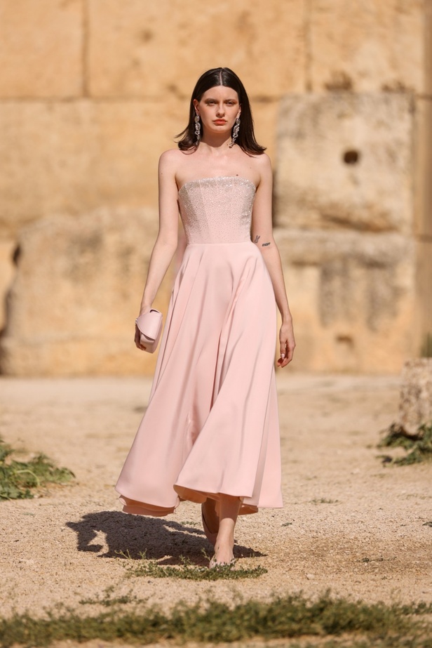 مجموعة أزياء دار جورج حبيقة الجاهزة لربيع وصيف 2024