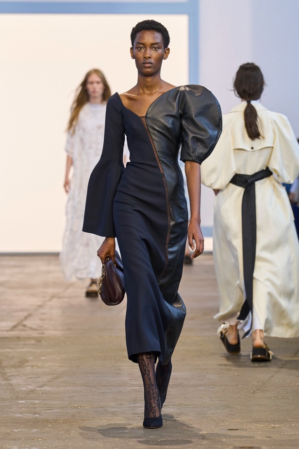 مجموعة Gabriela Hearst لربيع وصيف 2024