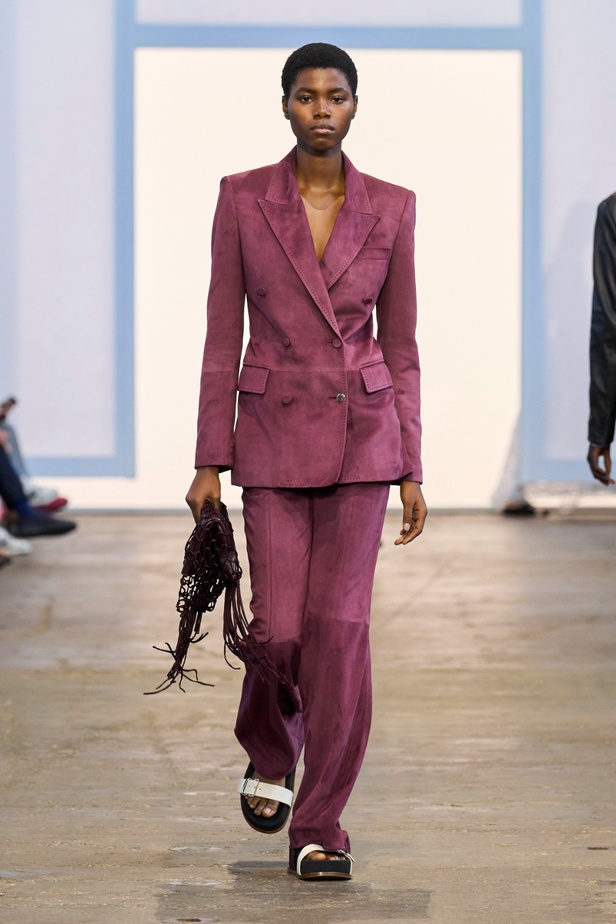 مجموعة Gabriela Hearst لربيع وصيف 2024