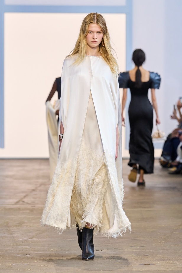 مجموعة Gabriela Hearst لربيع وصيف 2024