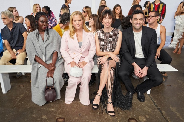 مجموعة Gabriela Hearst لربيع وصيف 2024... بساطة التصاميم تجتمع بحرفية عالية فاخرة ومستدامة