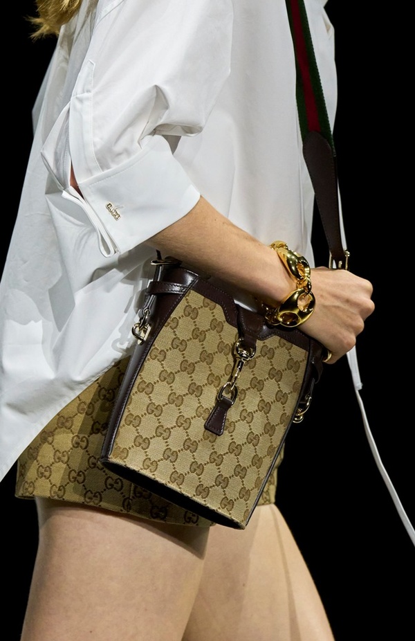 "غوتشي" تحيي لوناً جديداً وإنطلاقة جديدة في ميلان تسحر الألباب