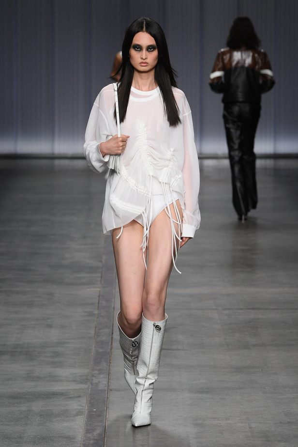 ICEBERG تفتتح أسبوع الموضة في ميلان بتصاميم متمردة 