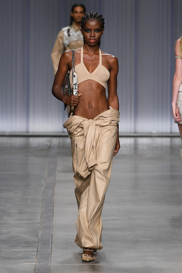 ICEBERG تفتتح أسبوع الموضة في ميلان بتصاميم متمردة 