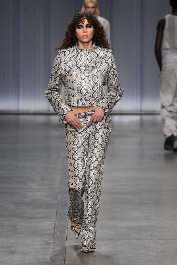 ICEBERG تفتتح أسبوع الموضة في ميلان بتصاميم متمردة 