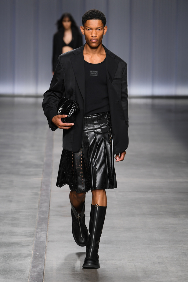 ICEBERG تفتتح أسبوع الموضة في ميلان بتصاميم متمردة 