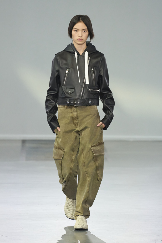 البساطة والراحة عنوان مجموعة JW ADERSON لربيع وصيف 2024