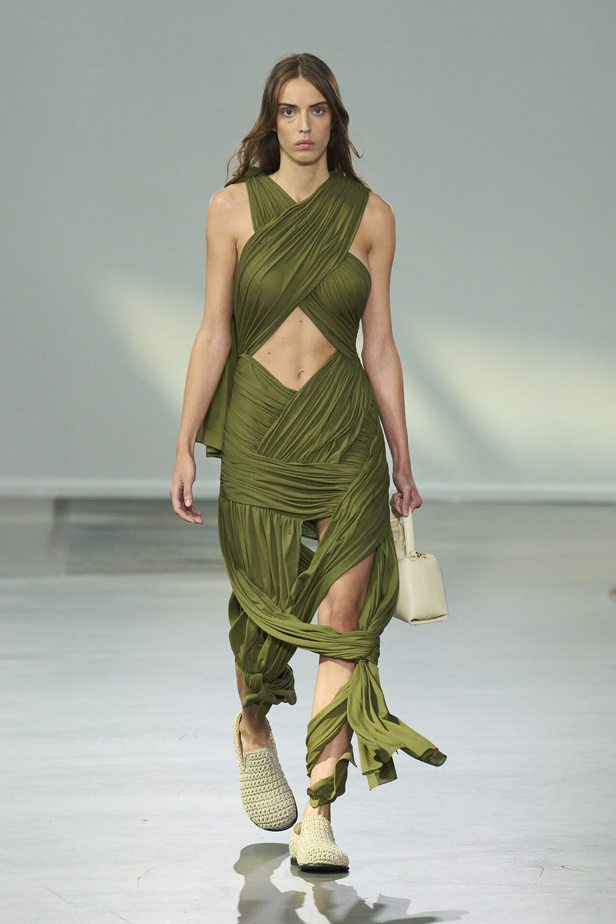 البساطة والراحة عنوان مجموعة JW ADERSON لربيع وصيف 2024