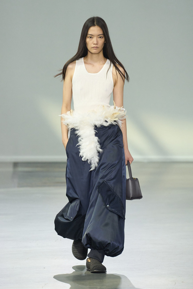 البساطة والراحة عنوان مجموعة JW ADERSON لربيع وصيف 2024