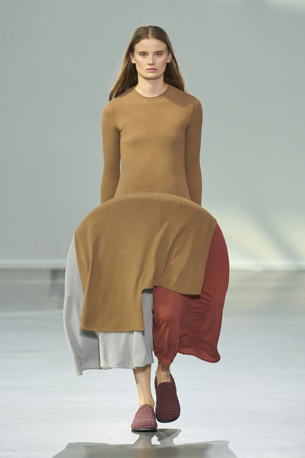 البساطة والراحة عنوان مجموعة JW ADERSON لربيع وصيف 2024