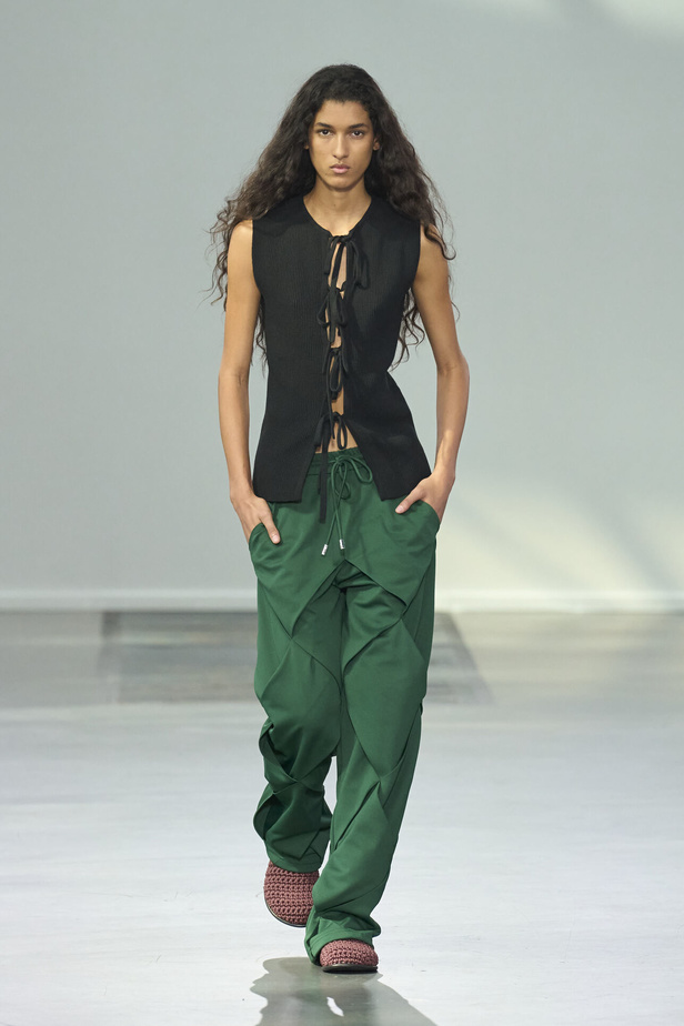 البساطة والراحة عنوان مجموعة JW ADERSON لربيع وصيف 2024