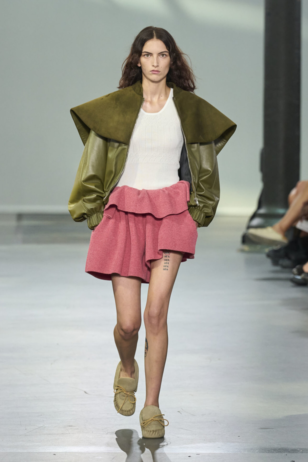 البساطة والراحة عنوان مجموعة JW ADERSON لربيع وصيف 2024