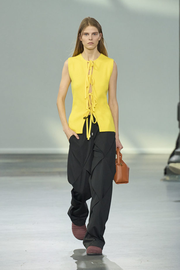 البساطة والراحة عنوان مجموعة JW ADERSON لربيع وصيف 2024