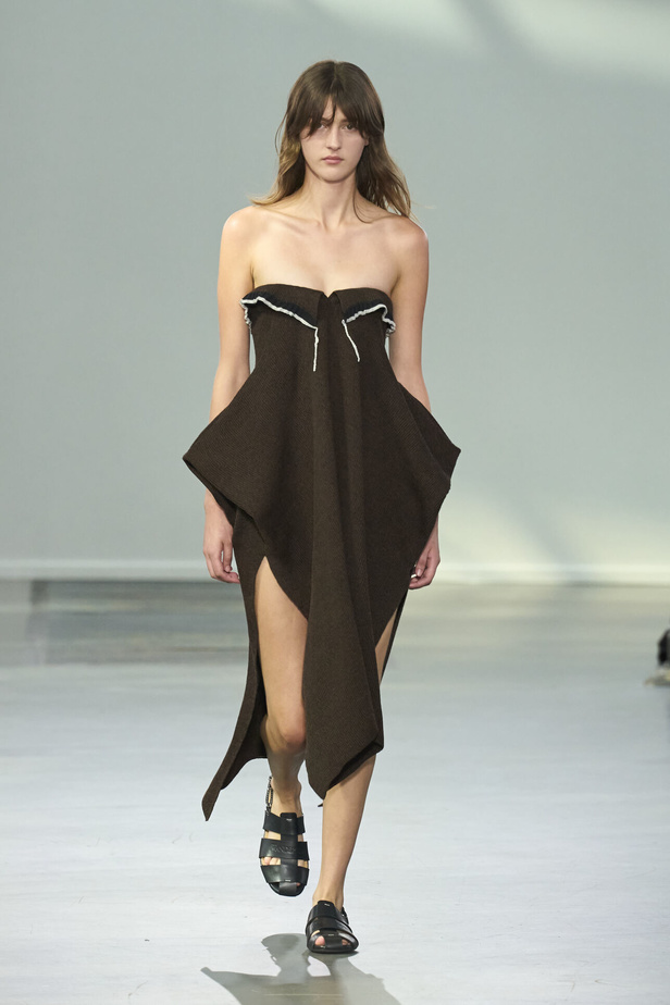 البساطة والراحة عنوان مجموعة JW ADERSON لربيع وصيف 2024