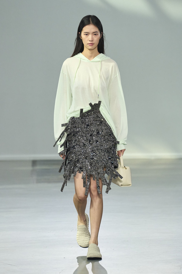 البساطة والراحة عنوان مجموعة JW ADERSON لربيع وصيف 2024