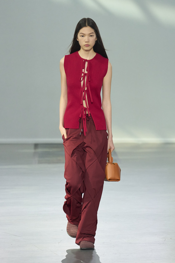 البساطة والراحة عنوان مجموعة JW ADERSON لربيع وصيف 2024