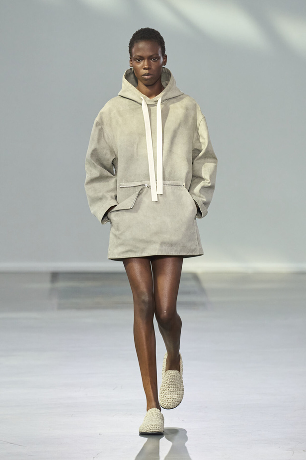 البساطة والراحة عنوان مجموعة JW ADERSON لربيع وصيف 2024