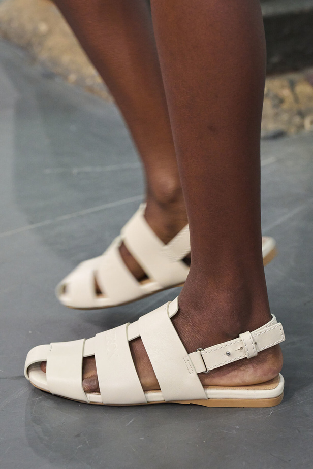 البساطة والراحة عنوان مجموعة JW ADERSON لربيع وصيف 2024