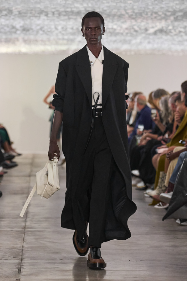 بساطة ودقة عالية في مجموعة Jil Sander لربيع وصيف 2024