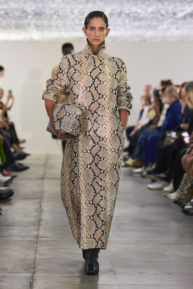 بساطة ودقة عالية في مجموعة Jil Sander لربيع وصيف 2024