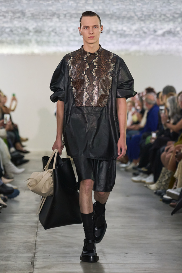 بساطة ودقة عالية في مجموعة Jil Sander لربيع وصيف 2024