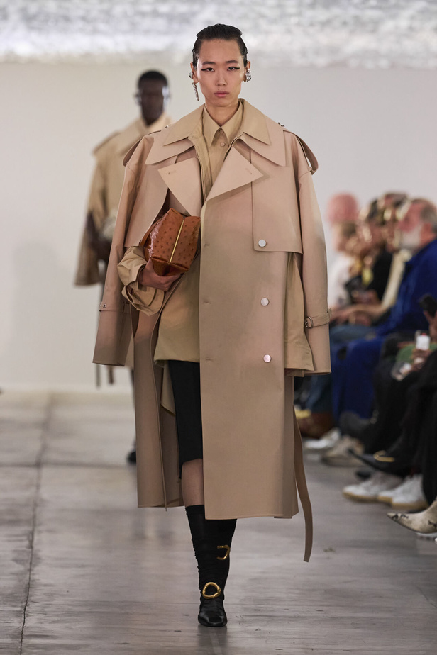 بساطة ودقة عالية في مجموعة Jil Sander لربيع وصيف 2024