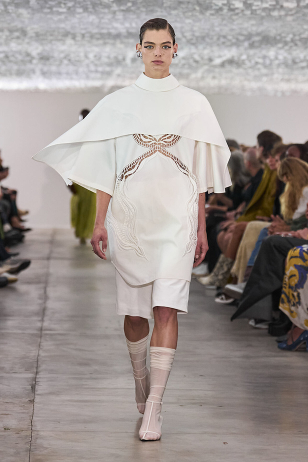 بساطة ودقة عالية في مجموعة Jil Sander لربيع وصيف 2024