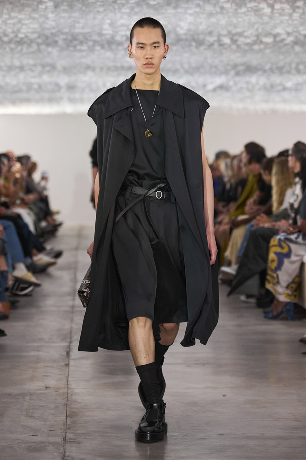 بساطة ودقة عالية في مجموعة Jil Sander لربيع وصيف 2024