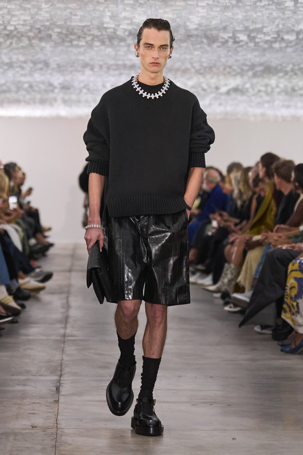 بساطة ودقة عالية في مجموعة Jil Sander لربيع وصيف 2024