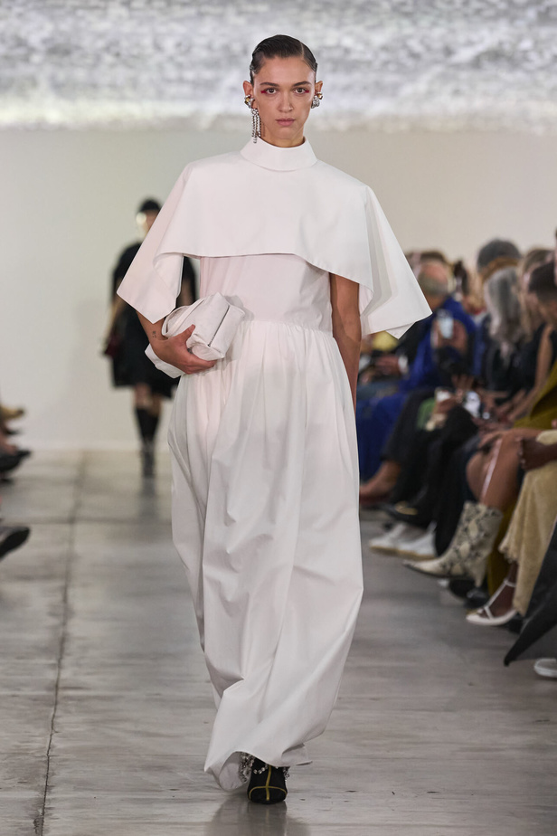 بساطة ودقة عالية في مجموعة Jil Sander لربيع وصيف 2024