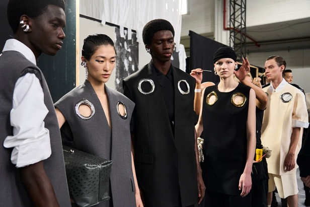 بساطة ودقة عالية في مجموعة Jil Sander لربيع وصيف 2024