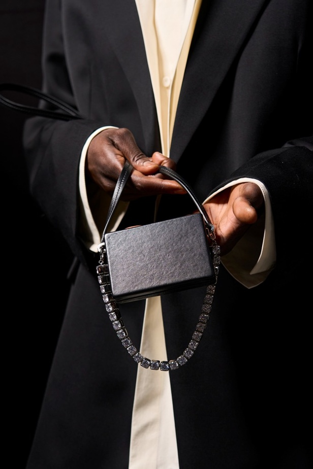 بساطة ودقة عالية في مجموعة Jil Sander لربيع وصيف 2024