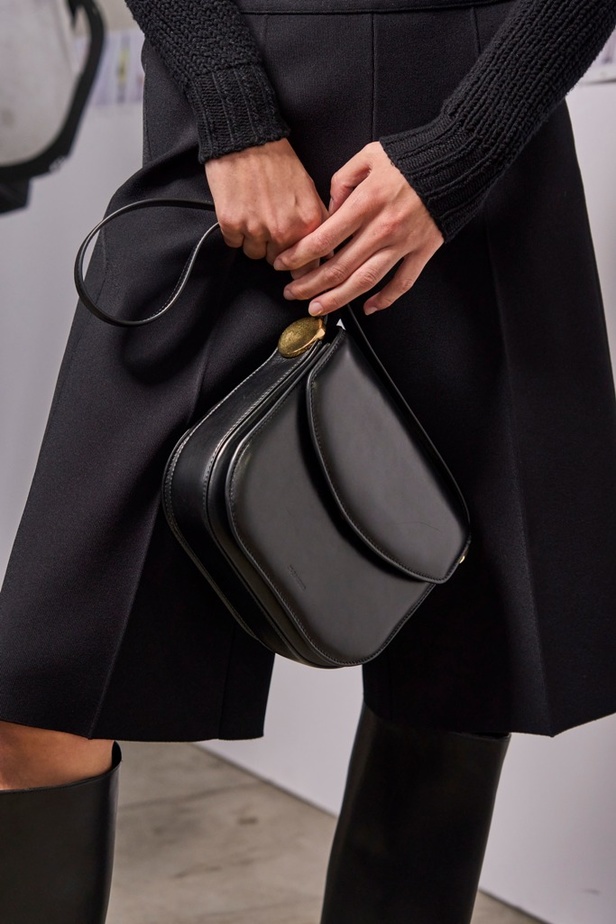 بساطة ودقة عالية في مجموعة Jil Sander لربيع وصيف 2024