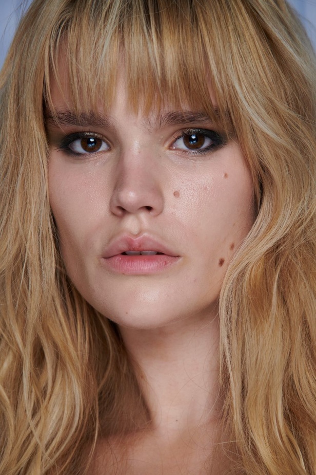 Mark Fast يدخل لمسة جديدة وحديثة إلى مجموعة ربيع وصيف 2024