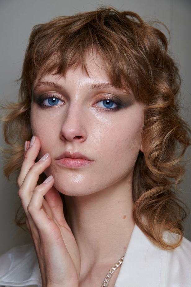 Mark Fast يدخل لمسة جديدة وحديثة إلى مجموعة ربيع وصيف 2024