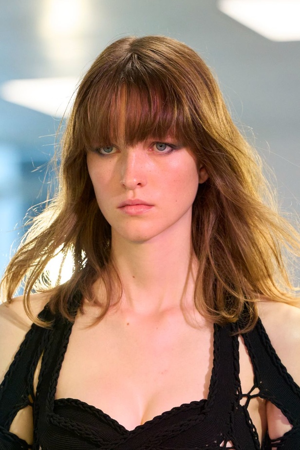 Mark Fast يدخل لمسة جديدة وحديثة إلى مجموعة ربيع وصيف 2024