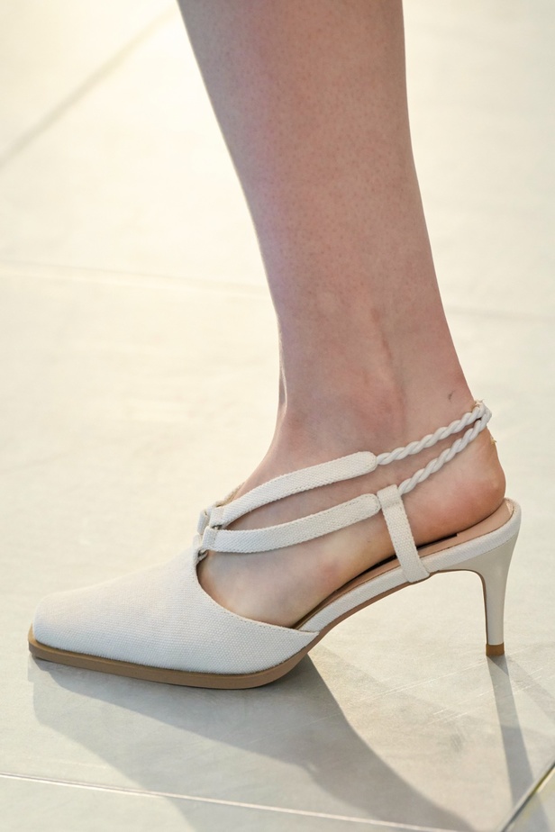 Mark Fast يدخل لمسة جديدة وحديثة إلى مجموعة ربيع وصيف 2024