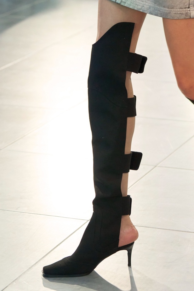 Mark Fast يدخل لمسة جديدة وحديثة إلى مجموعة ربيع وصيف 2024