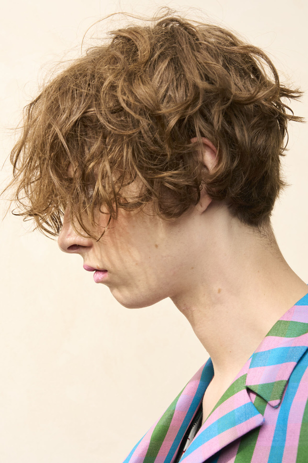 مجموعة Marni لربيع وصيف 2024 في باريس تعيد موضة القطع الجريئة الى الواجهة