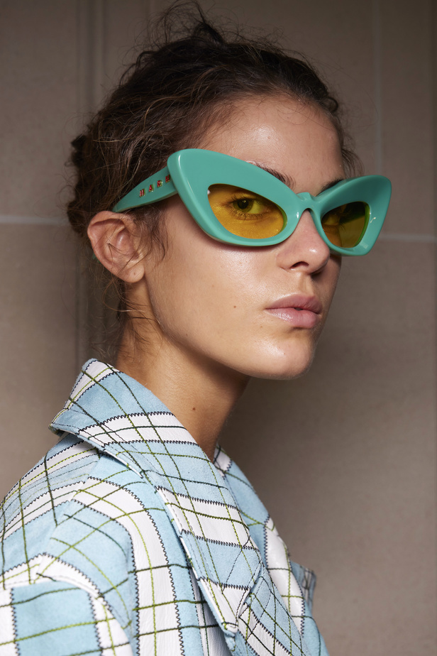 مجموعة Marni لربيع وصيف 2024 في باريس تعيد موضة القطع الجريئة الى الواجهة