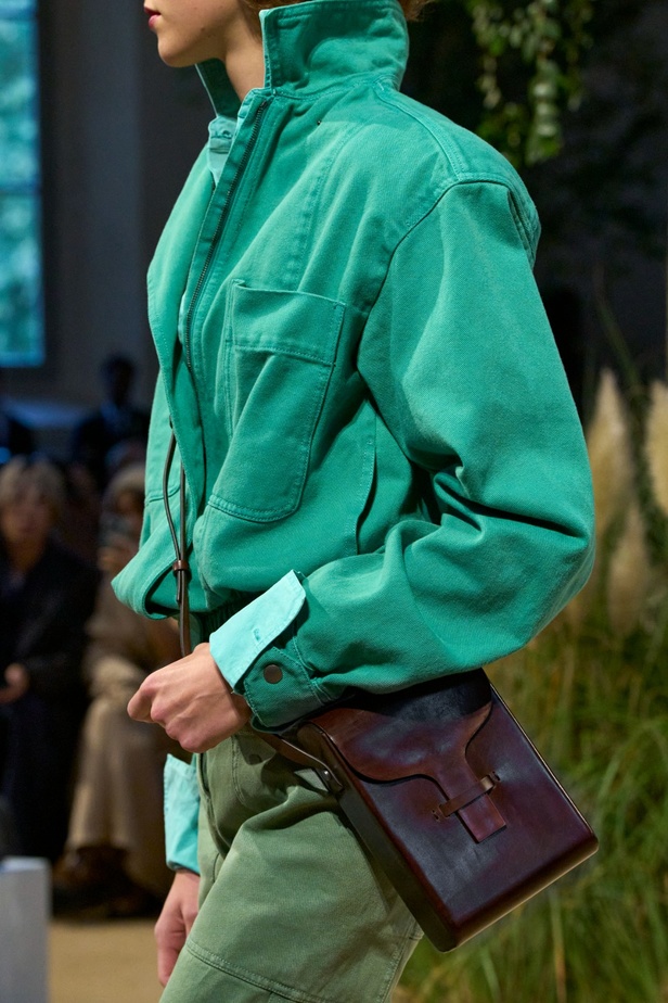 الأسلوب العسكري والأناقة الإيطالية الخالدة تقود أكواد Max Mara لموسم ربيع 2024